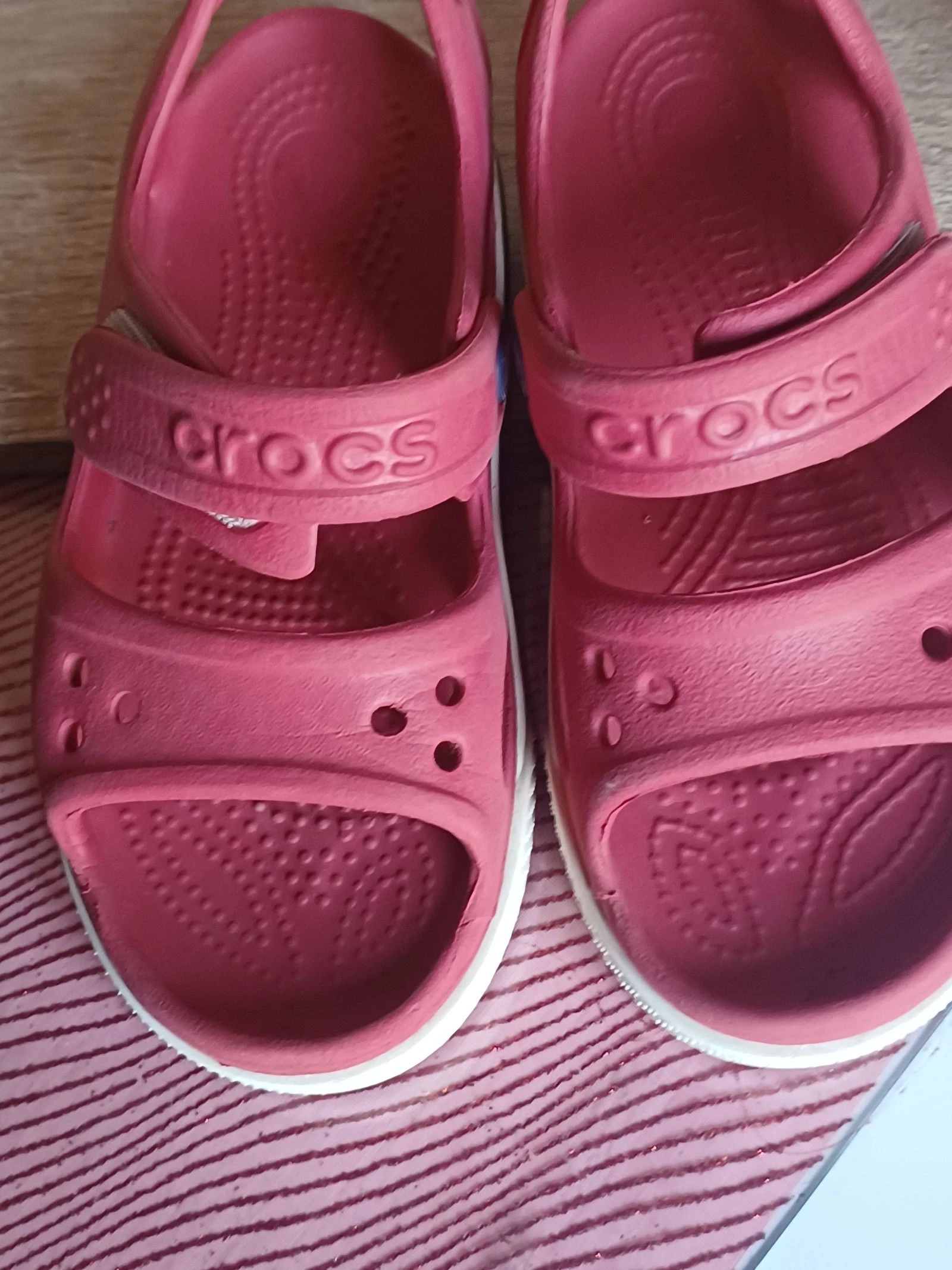 Sandálias Crocs C10 tamanho 28 – photo 2